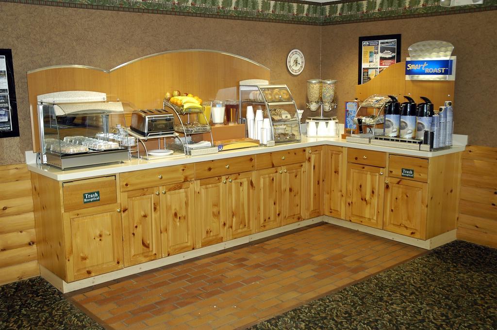 Pellston Lodge Restaurante foto